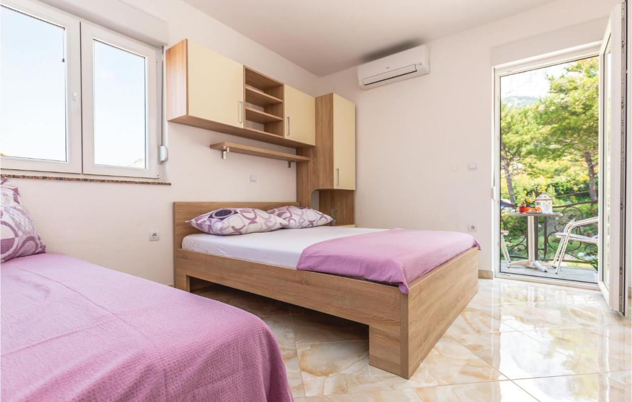 Beautiful Apartment In Krvavica With Kitchen Zewnętrze zdjęcie